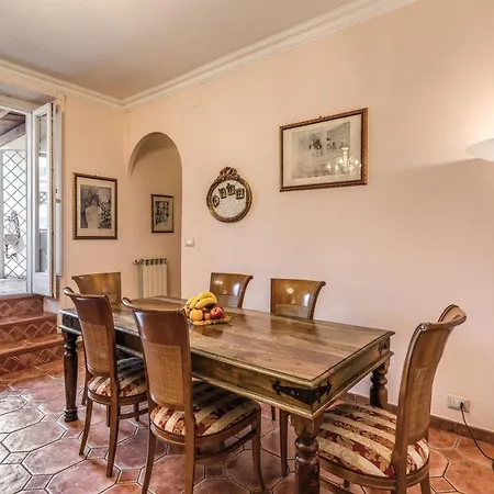 San Giovanni Apartment *