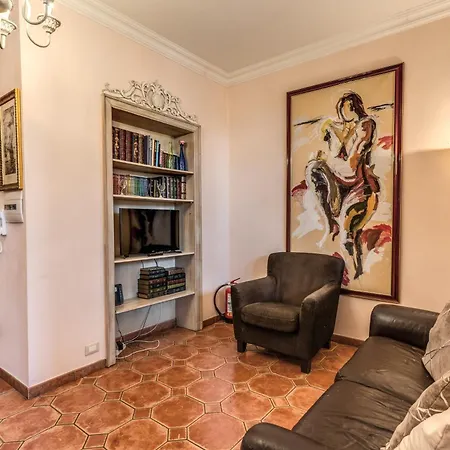 San Giovanni Apartment *